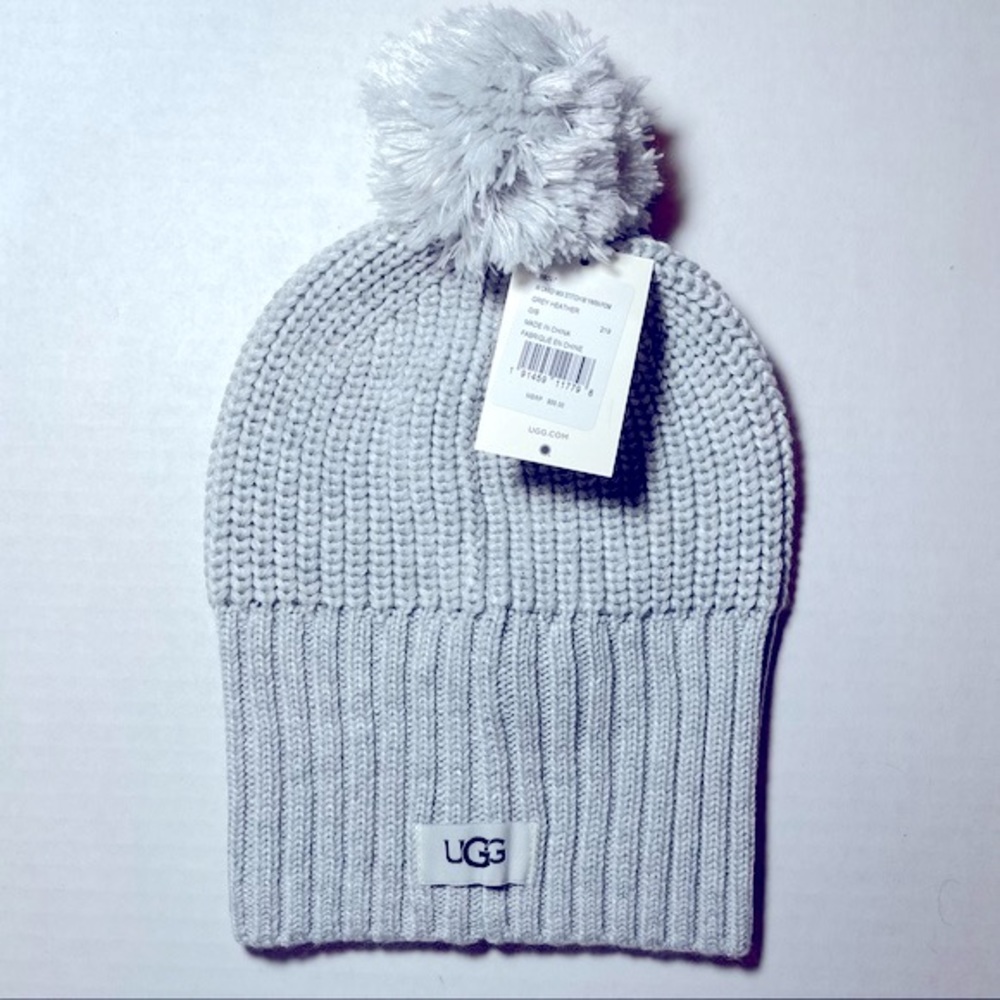 BNWT UGG Pom Beanie Light Gray